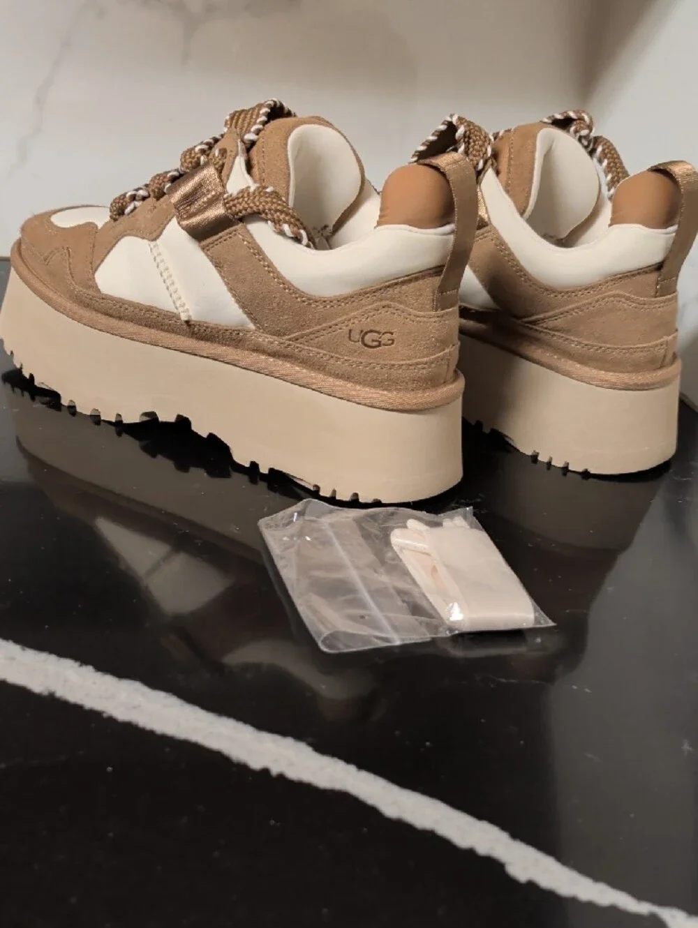 UGG Astromel Chestnut Platform Sneakers Size 8 Like New/Box MSRP $160